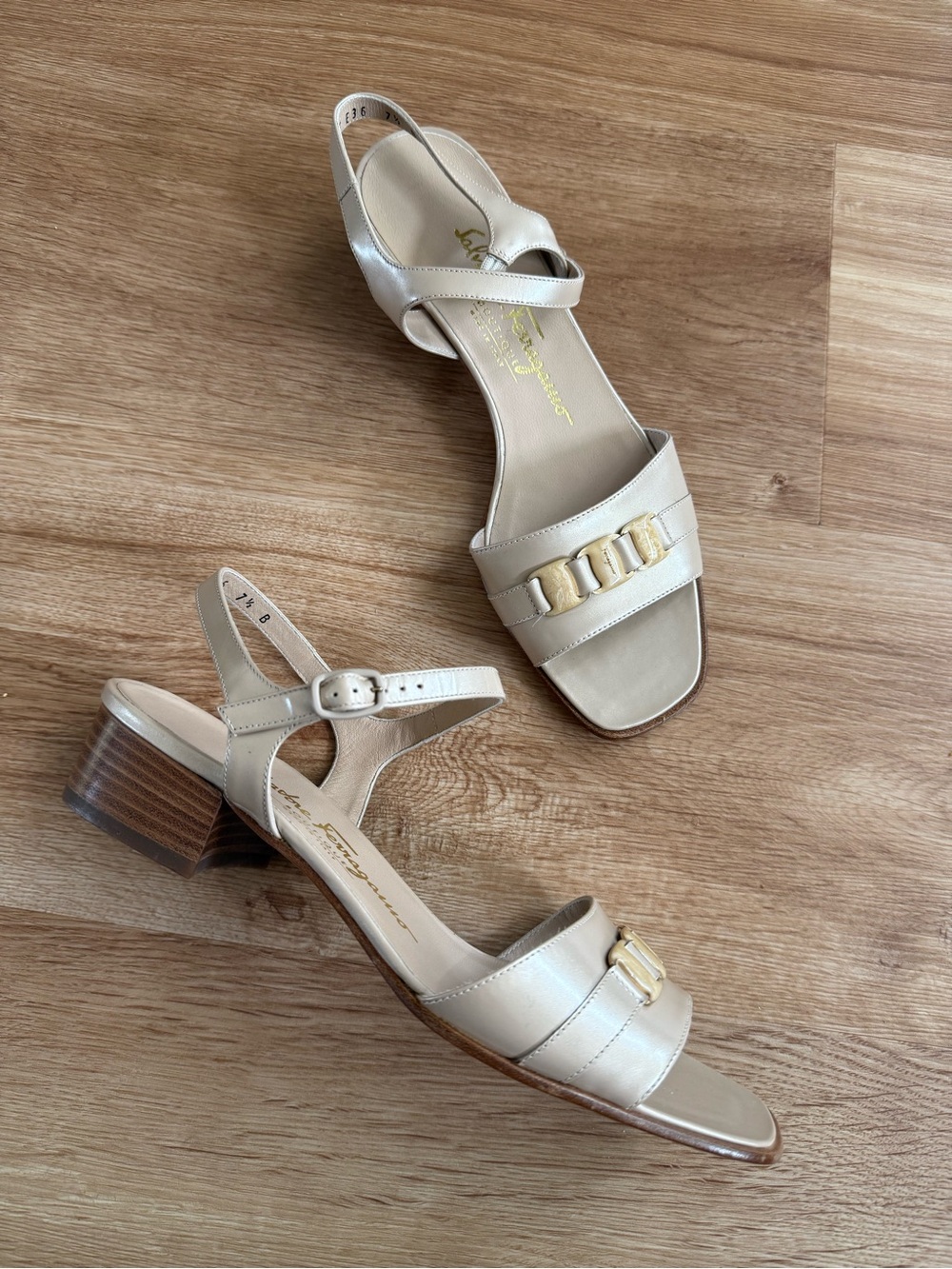 Salvatore Ferragamo Cream Tan Gold Leather Sandal Ankle Strap 7.5